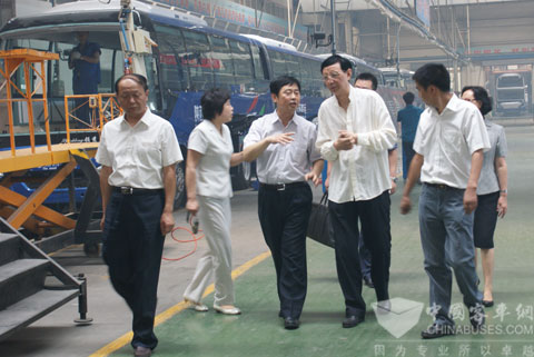 中通客车董事长_中通客车(2)