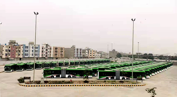 1停靠在巴基斯坦的中通BRT.jpg