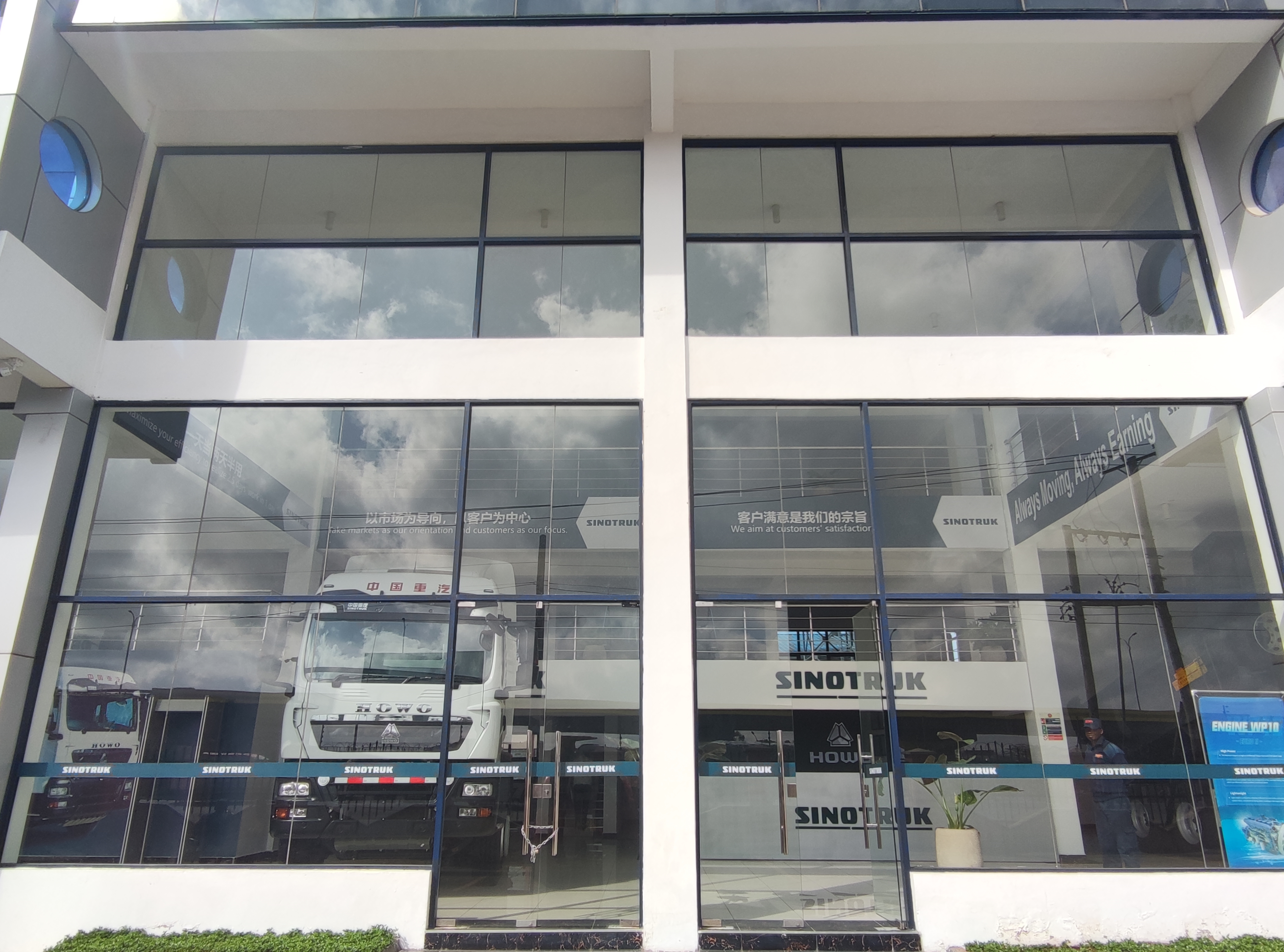 经销商PRINTAN车辆展示区