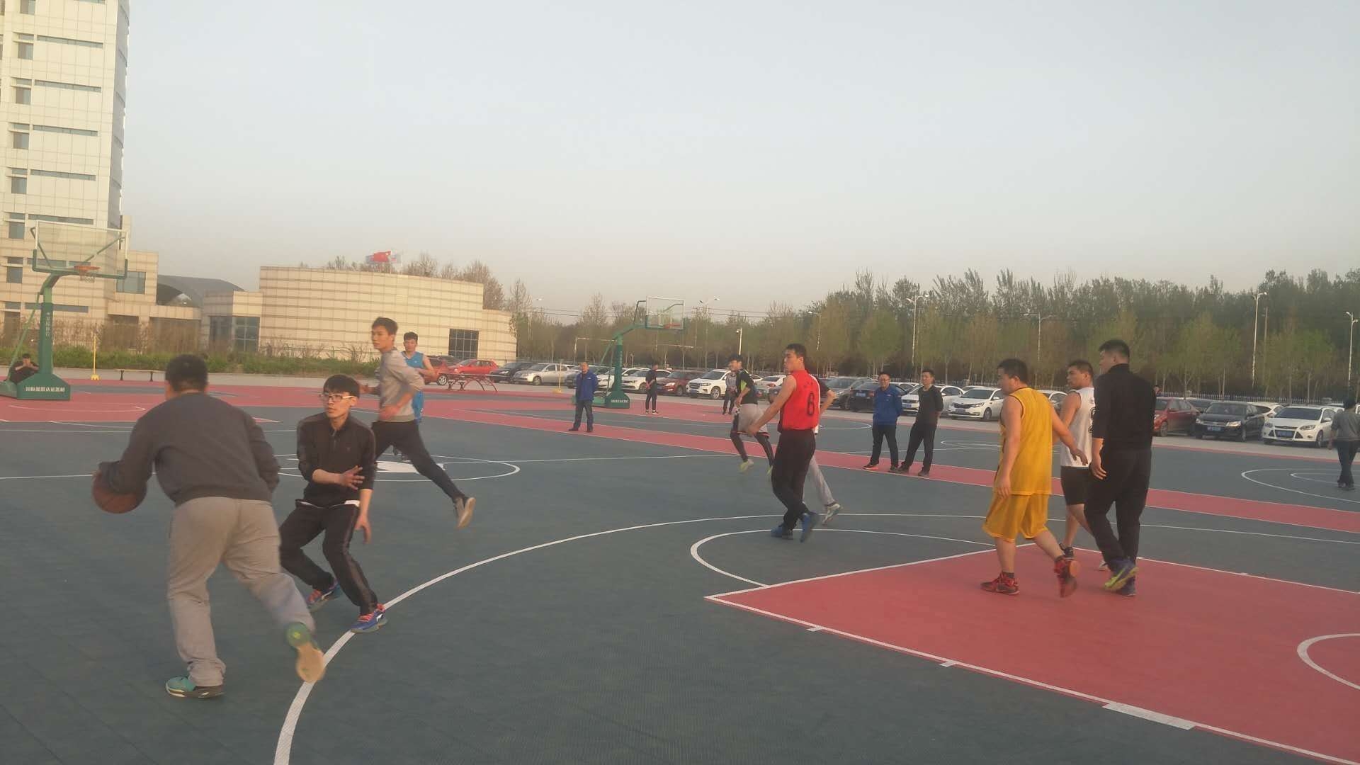 制件车间与涂装车间举行篮球联谊赛